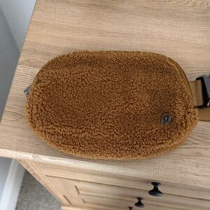 Lululemon Sherpa belt bag